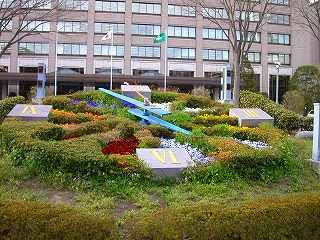 宮城県庁前の花時計