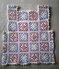 モチーフ編みのベスト