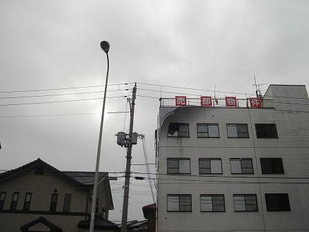 壁めくれてるやん!