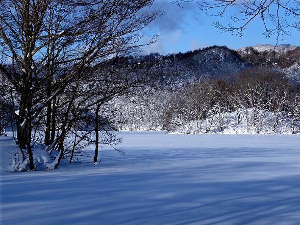 雪の曽原湖.jpg