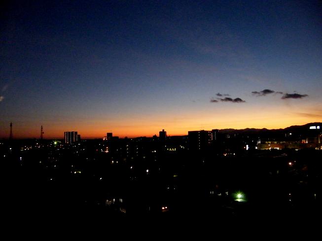 町の夕日-1-a.JPG