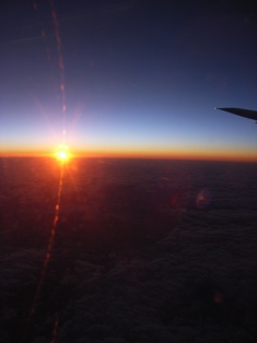 空の上からの夕日