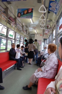 札幌電車車内.jpg