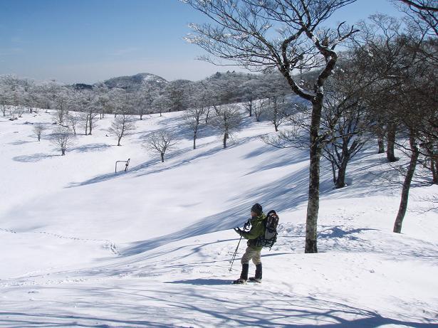 スノーシューを付けようか？それともツボ足で歩こうか？