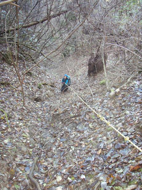 ずるずる斜面を登ります