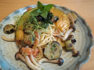 ナスとオレガノとカボチャのアヒージョパスタ.jpg