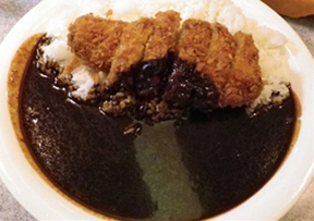 厚切りロースカツ辛口黒カレー　￥900.JPG