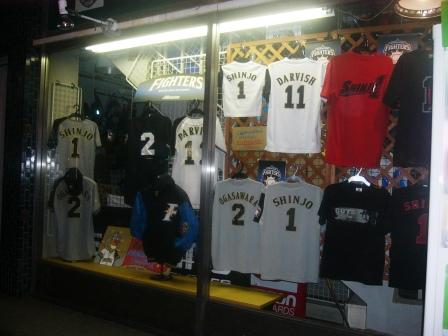 スポーツ店ショーウィンドウ