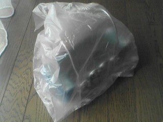 スーパーの袋かぶせました