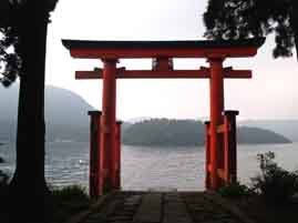 平和の鳥居～箱根神社