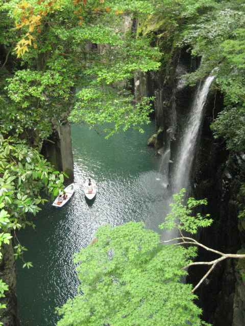 緑の中の高千穂峡