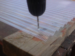 クギ穴をあける