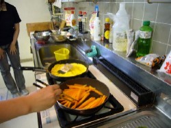 玉子焼きは薄焼きにします♪