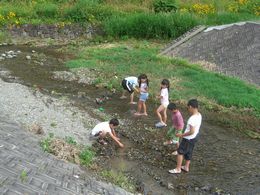 キャンプ　 川遊び.jpg