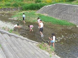 キャンプ　 川遊び2.jpg