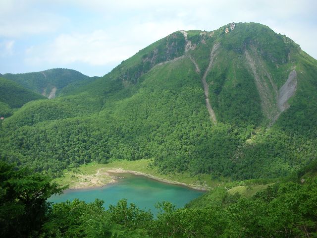 五色沼と日光白根山