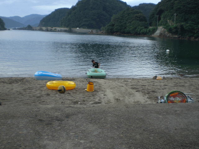 8月の連休にチビ達を連れて2回目の海水浴に行きました。勿論、グルメな酒のつまみ、燻製ほっけも持参です。/5