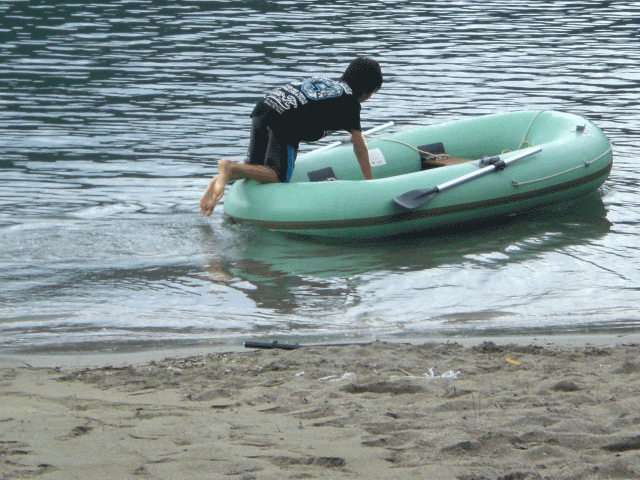 8月の連休にチビ達を連れて2回目の海水浴に行きました。勿論、グルメな酒のつまみ、燻製ほっけも持参です。/6